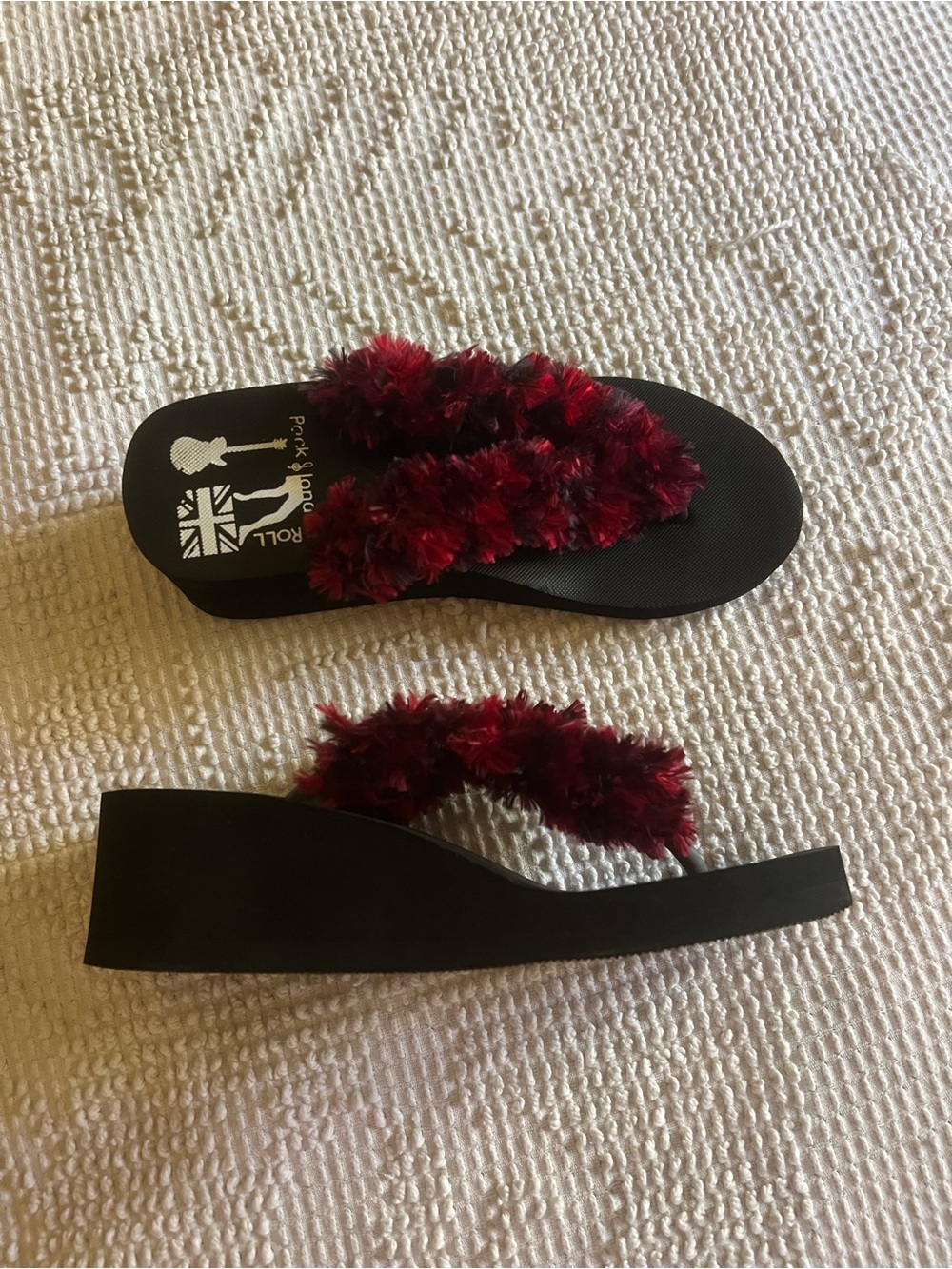 Y2k Black Flip Flop Wedge Sandals with Red Fuzzy Straps